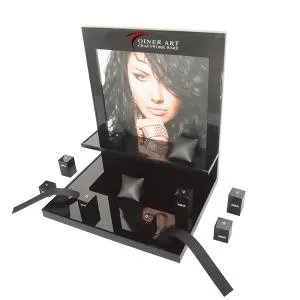 Zaslon s crnim zaslonom s policom i slikom